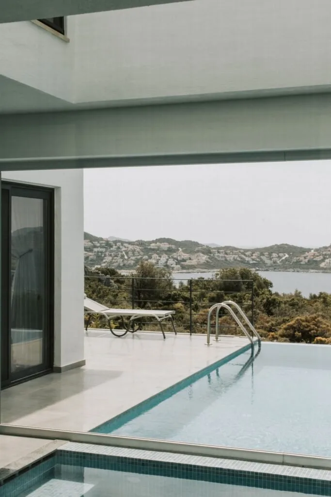 Open terrace facing the sea